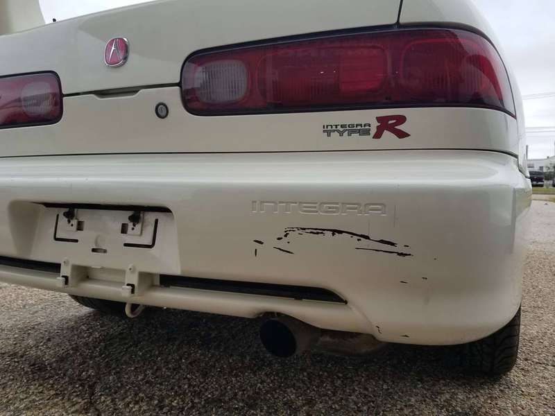 Illustration for article titled At $22,500, Would You Make This 1998 Acura Integra Type-R an Integral Part of Your Life?